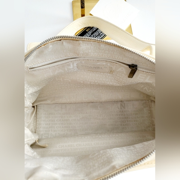 Chanel Cream Knit Canvas & Leather Shoulder Bag - Picture 7 of 12